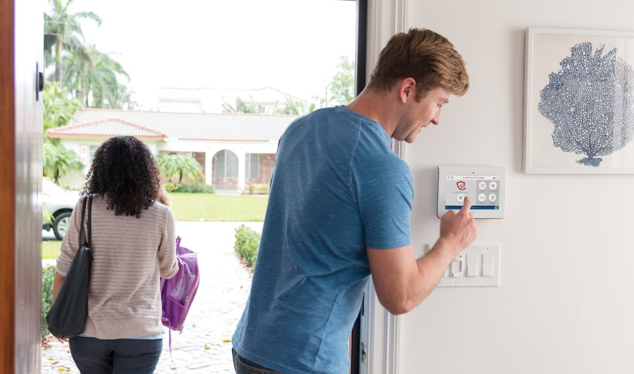 Reasons to get a monitored alarm system in Tampa